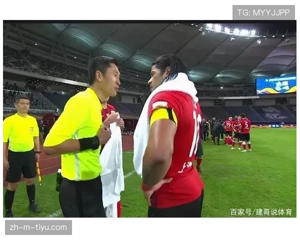 第四官员裁判权限与赛中换人职责解读 第四官员裁判权限与赛中换人职责解读